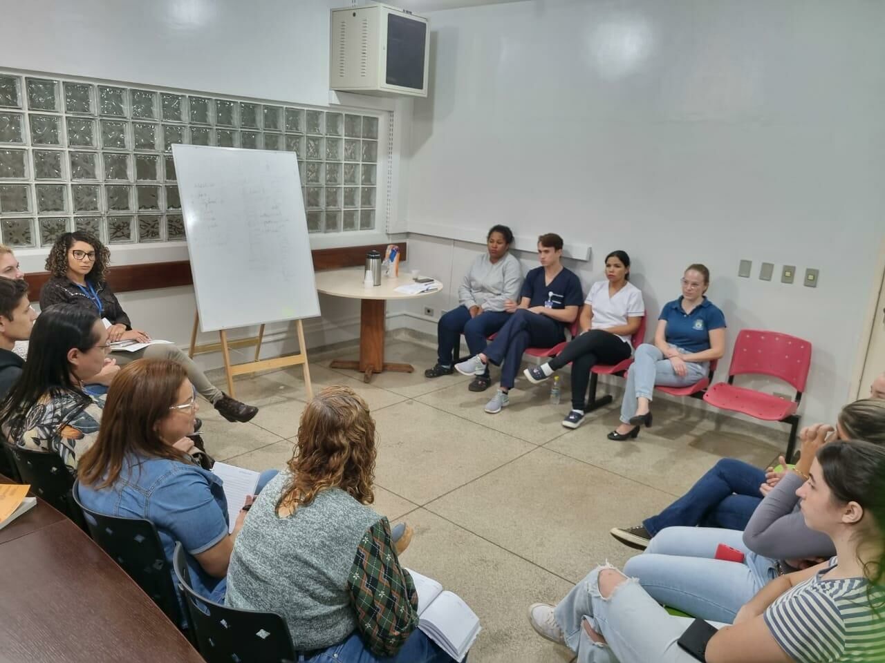Imagem de compartilhamento para o artigo Encontro no Hospital Municipal fortalece atendimento a crianças e adolescentes em Chapadão do Sul da MS Todo dia